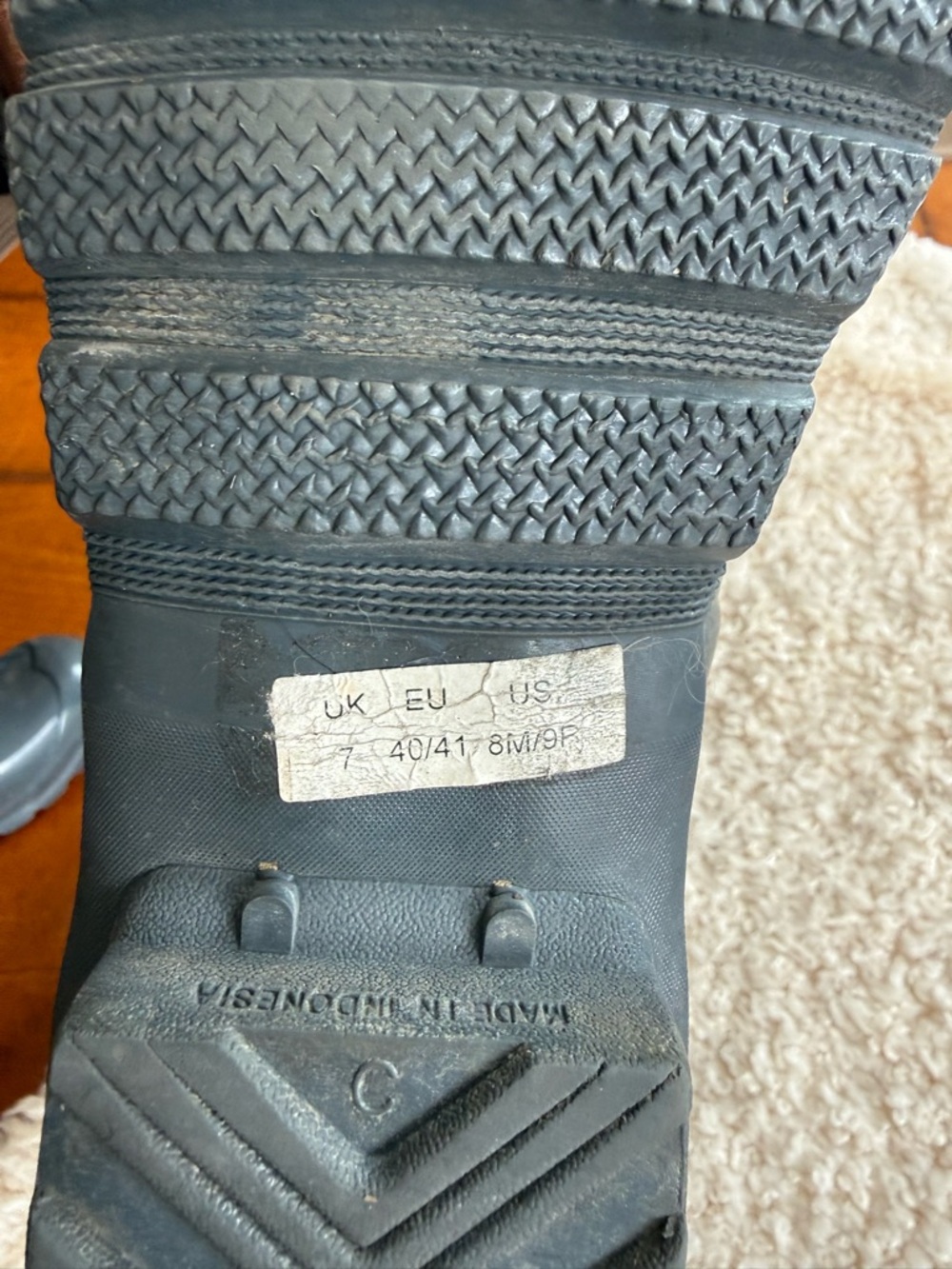 Hunter Gloss Tall Rain Boots in Charcoal - Picture 6 of 8